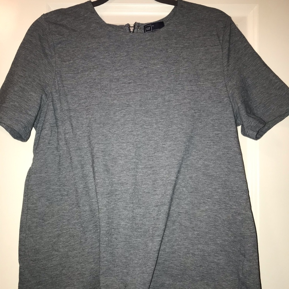 Blue crew neck t-shirt.